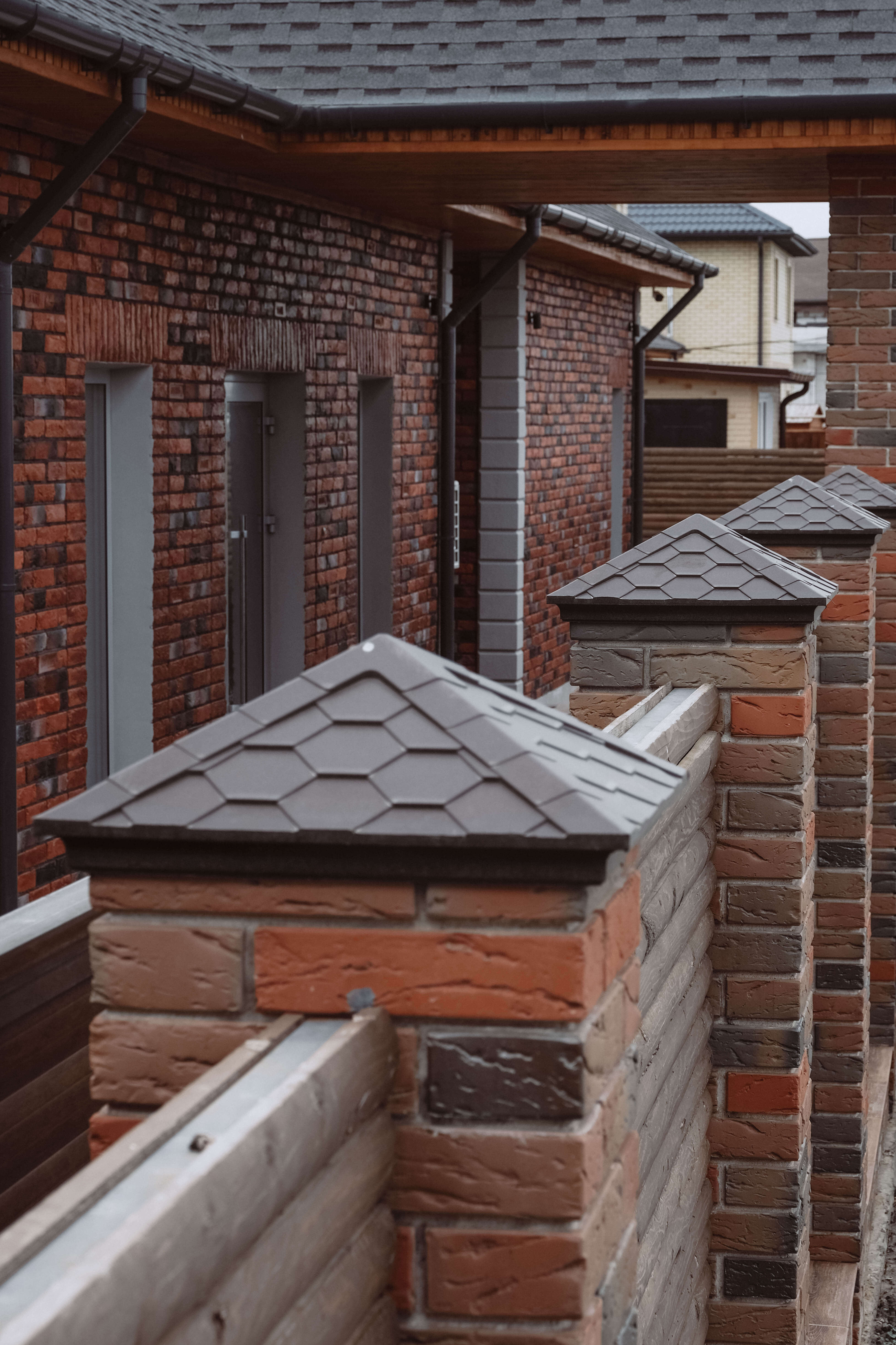 Колпак Zking Эверест Коричневый на столб 1.5х1.5 кирпича (390х390мм) в Славгороде фото